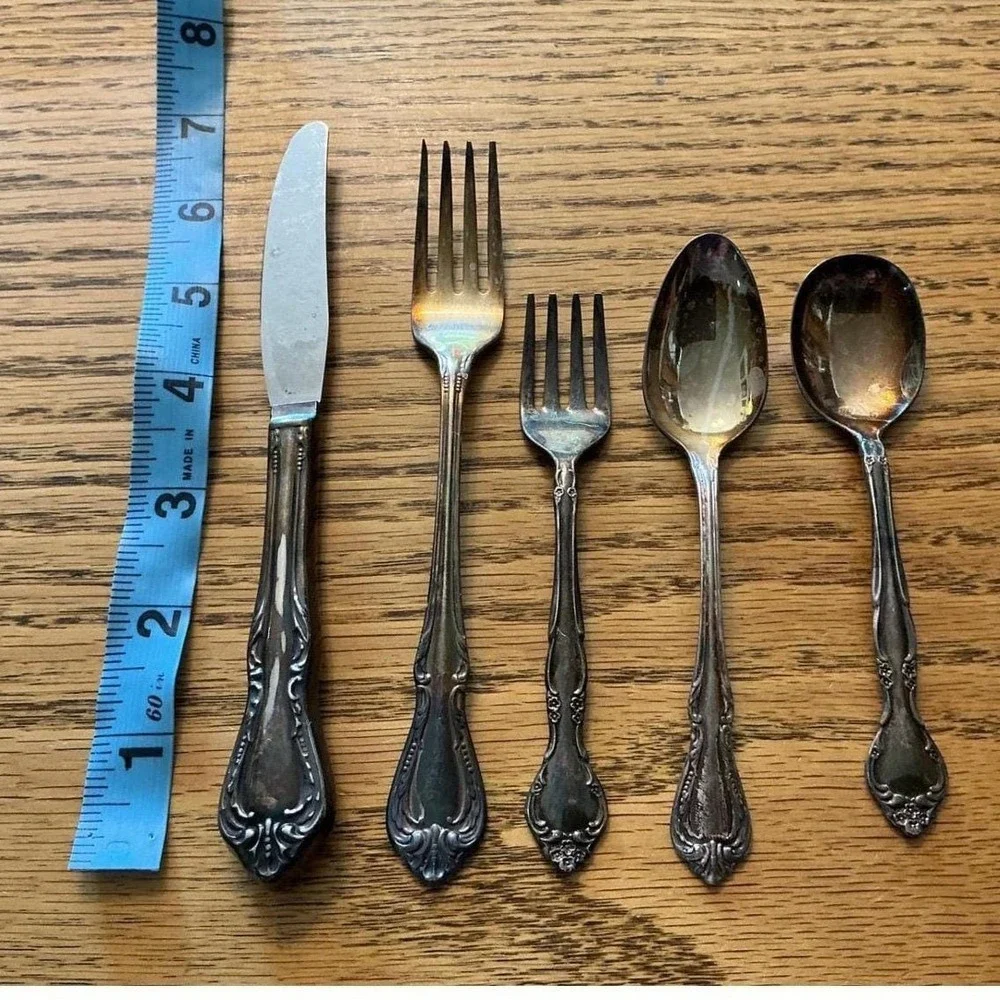 Vintage Wm A Rogers Oneida Silverplate Flatware Set 5pc Floral Scroll Pattern